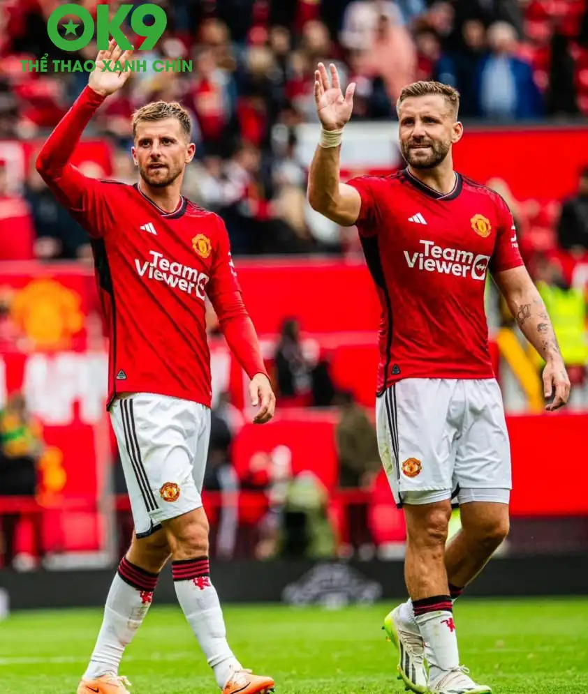 Mount và Shaw dần thi đấu nhiều và ổn định hơn dưới thời Amorim. Mount và Shaw dần thi đấu nhiều và ổn định hơn dưới thời Amorim.